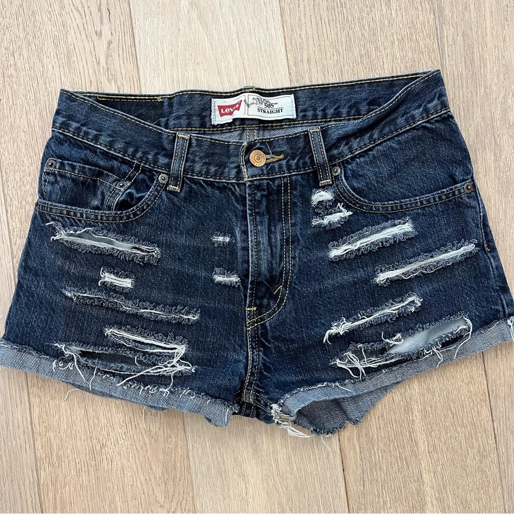 ‼️3/$30‼️ Levi’s Distressed Denim Shorts